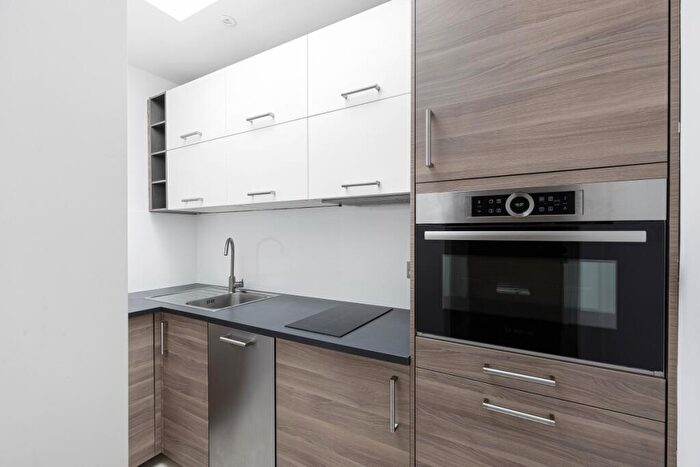 Flat To Rent In Grove End Road, London, NW8