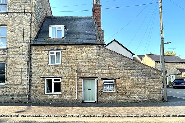 2 Bedroom Cottage For Sale In Weston Road, Olney, MK46