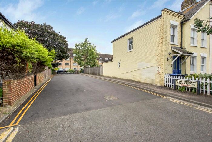 2 Bedroom Flat For Sale In Charter Court, Linden Grove, New Malden, KT3