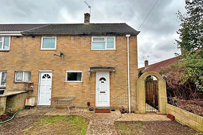 3 Bedroom Semi-Detached House To Rent In Wimborne, BH21