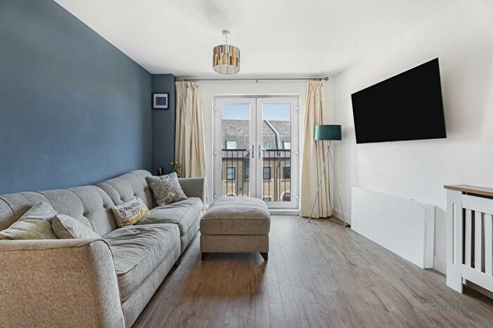 2 Bedroom Flat To Rent In South Street, Bishop's Stortford, CM23