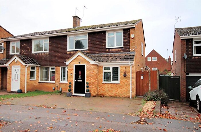 4 Bedroom Semi-Detached House For Sale In Meadow Road, Toddington, Dunstable, LU5