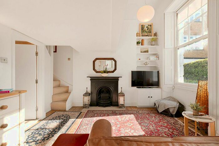 1 Bedroom Studio For Sale In Crescent Grove, Clapham Common South Side, London, SW4