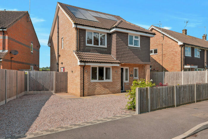 4 Bedroom Detached House For Sale In Thepps Close, South Nutfield, RH1