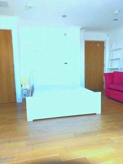 Studio To Rent In Redmans Road, Whitechapel, London, E1
