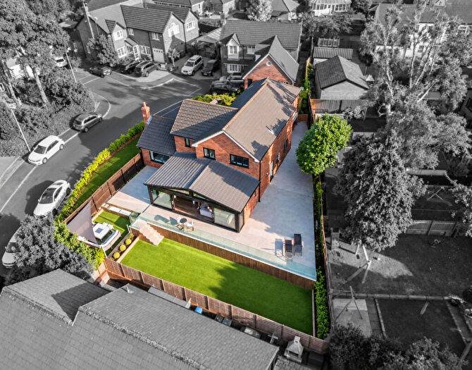 6 Bedroom Detached House For Sale In Verdant Way, Rochdale, OL16