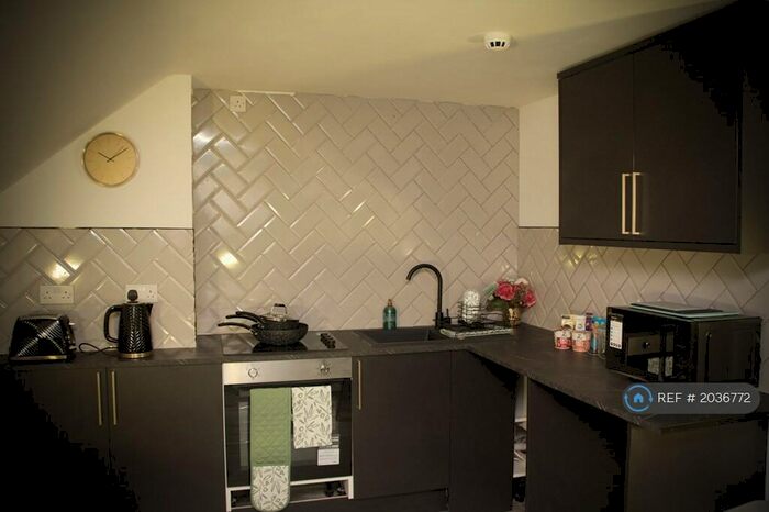 Studio To Rent In Poplar Road, Smethwick, B66