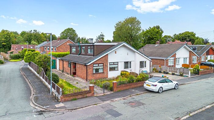 4 Bedroom Semi-Detached Bungalow For Sale In Walkers Lane, Penketh, WA5