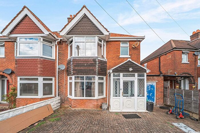 3 Bedroom Semi Detached House For Sale In Deacon Close, Southampton, SO19