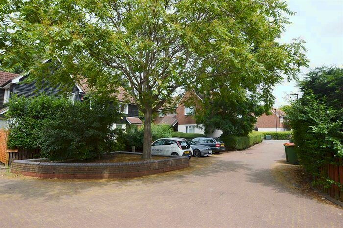 Studio To Rent In Elmley Close, London, E6