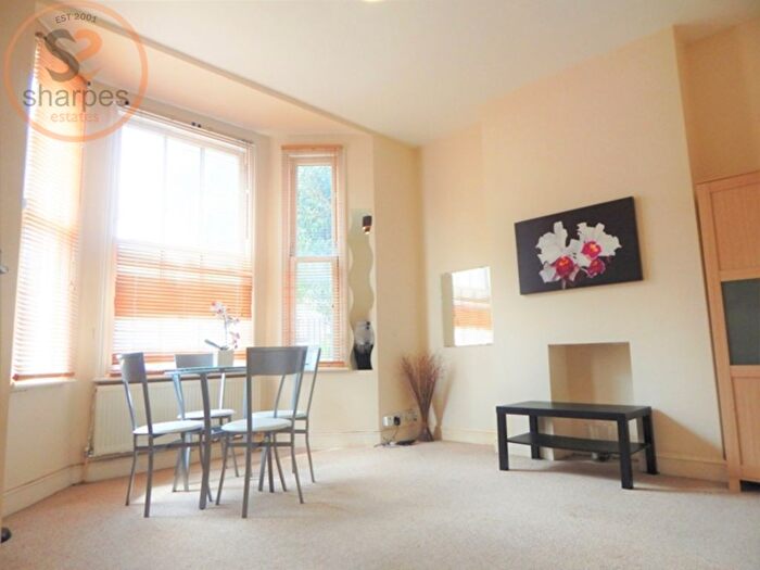 2 Bedroom Flat To Rent In A Merton Road, Wimbledon, London, SW19