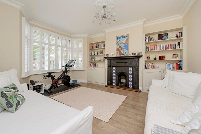 4 Bedroom Semi-detached House To Rent In Whitchurch Gardens, Edgware, HA8