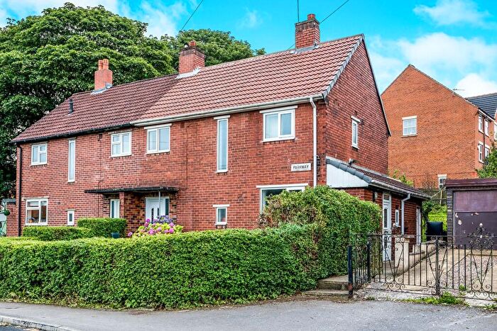 3 Bedroom Semi-Detached House To Rent In Parkway, Gildersome, Morley, Leeds, LS27