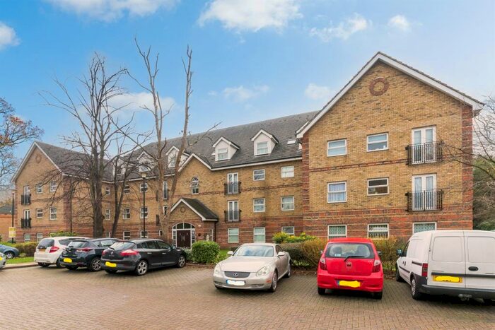 2 Bedroom Flat To Rent In Wilshaw Close, Hendon, NW4