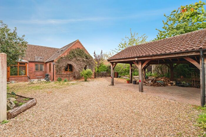 4 Bedroom Detached Bungalow For Sale In Walnut Grove, Fakenham, NR21
