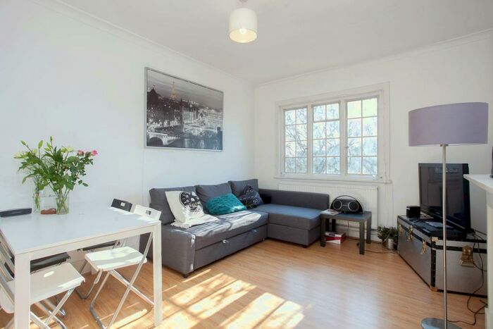 3 Bedroom Flat To Rent In Upper Street, London, N1