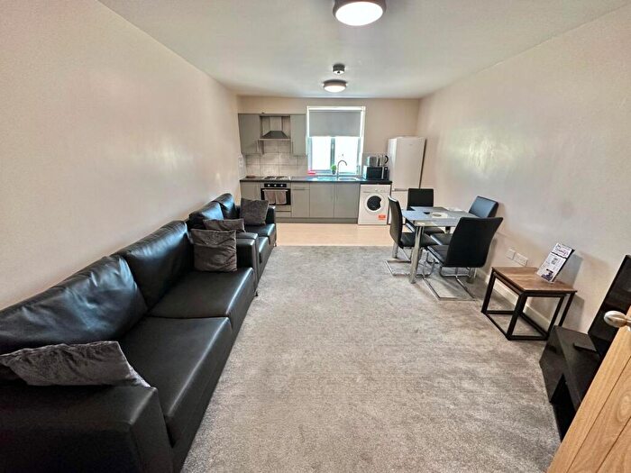 2 Bedroom Apartment To Rent In Lockwood Road, Huddersfield, HD1