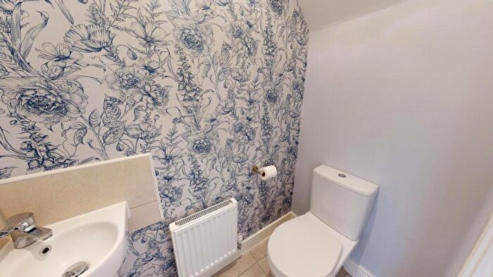 3 Bedroom Town House For Sale In Winder Close, New Rossington, Doncaster, DN11