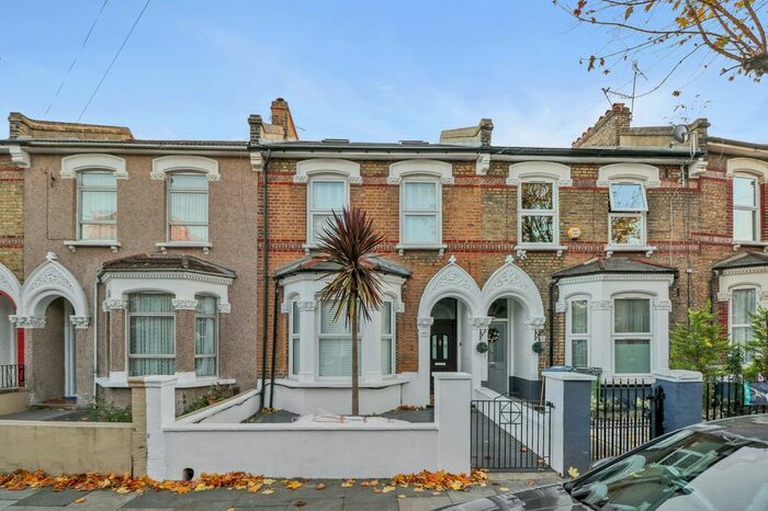 4 Bedroom Terraced House To Rent In Delafield Road, Charlton SE7