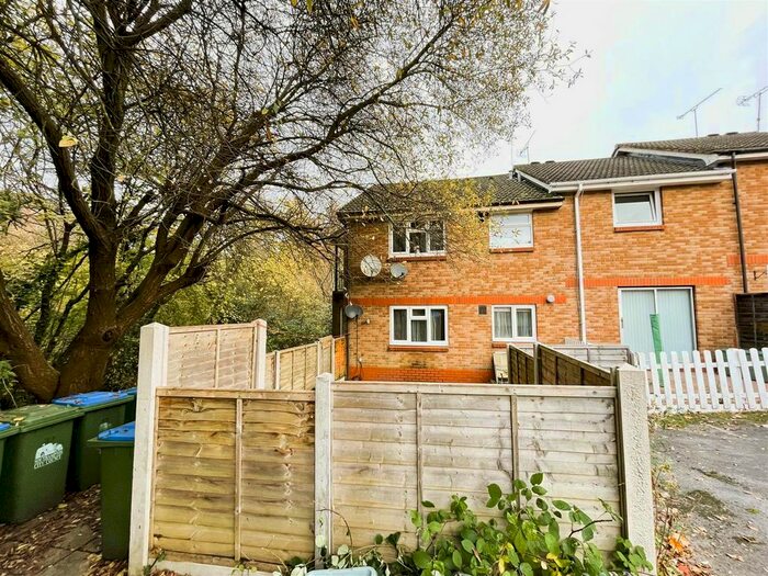 Studio To Rent In Springford Gardens, Southampton, SO16