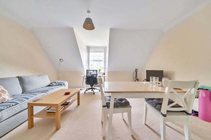 1 Bedroom Flat For Sale In Newbury, Berkshire, RG14