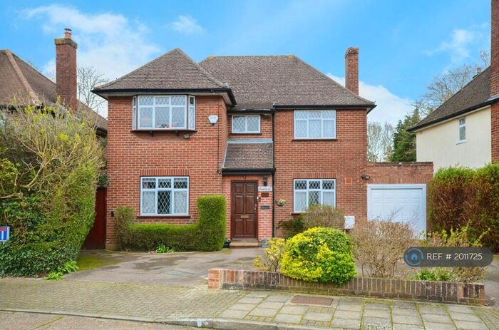 5 Bedroom Detached House To Rent In Cuckoo Hill Drive, Pinner, HA5