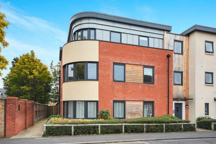 2 Bedroom Apartment To Rent In Cedar Avenue, Chelmsford, CM1