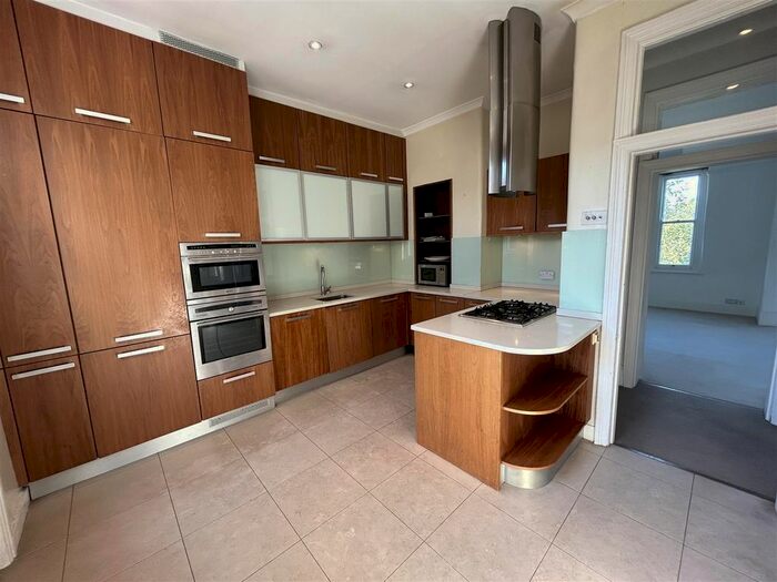 3 Bedroom Flat To Rent In Prince Of Wales Drive, London, SW11