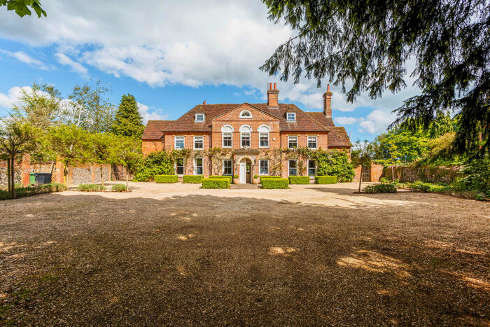 6 Bedroom Detached House For Sale In High Street, Newbury, RG20