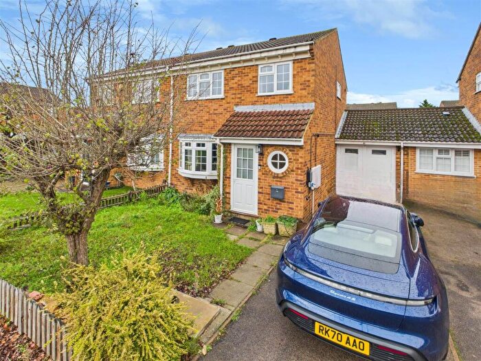 3 Bedroom Semi Detached House To Rent In Lindley Road, Walton-On-Thames, KT12