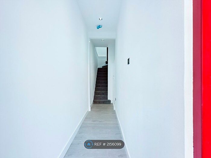 4 Bedroom Flat To Rent In Tooting High Street, London, SW17