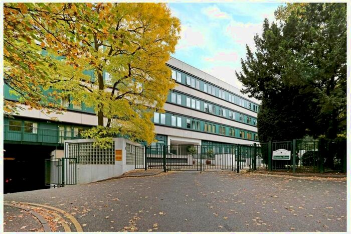 2 Bedroom Flat To Rent In Brunswick Rd, Hanger Lane, London, W5