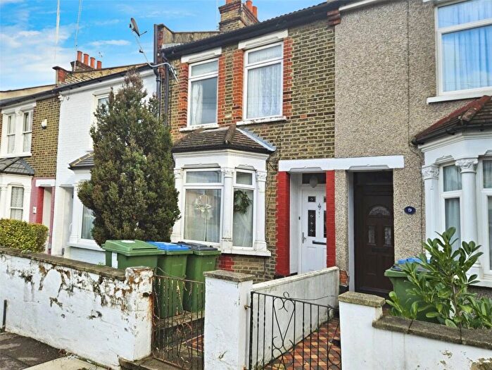 3 Bedroom Terraced House For Sale In Howarth Road, London, SE2