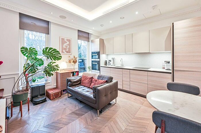 2 Bedroom Flat For Sale In Fitzjohns Avenue, Hampstead, London, NW3
