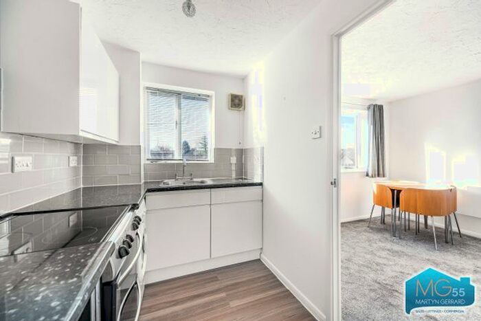 1 Bedroom Flat To Rent In Taunton Drive, London, N2