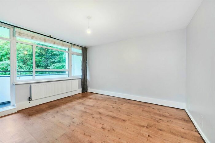 2 Bedroom Flat To Rent In Wimbledon Park Side, London, SW19