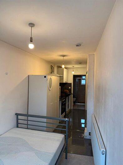 Studio To Rent In Cranford Drive, Hayes, UB3