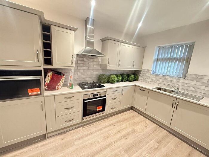 4 Bedroom Property To Rent In King Street, Bradley, Wolverhampton, WV14