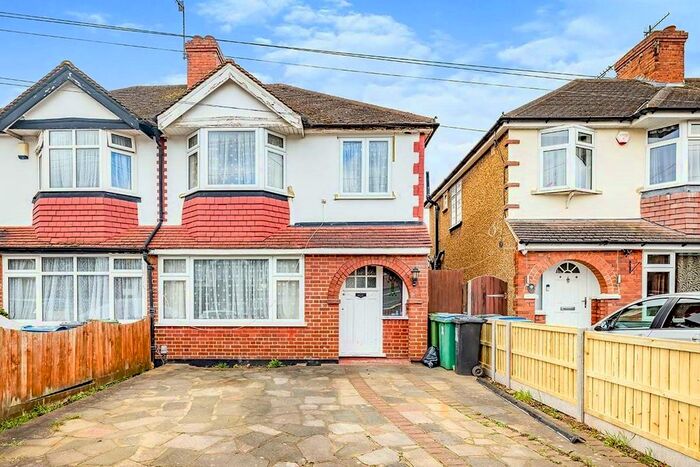 3 Bedroom Semi-Detached House To Rent In Kingswood Road, Watford, Hertfordshire, WD25