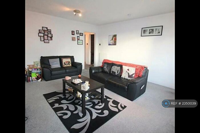 2 Bedroom Flat To Rent In Rutland Court, Lytham St. Annes, FY8