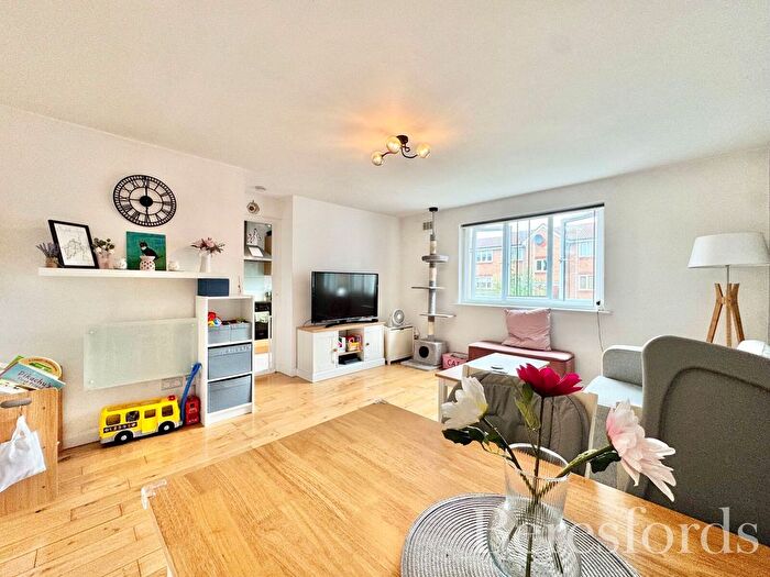 2 Bedroom Flat For Sale In Naunton Way, Hornchurch, RM12