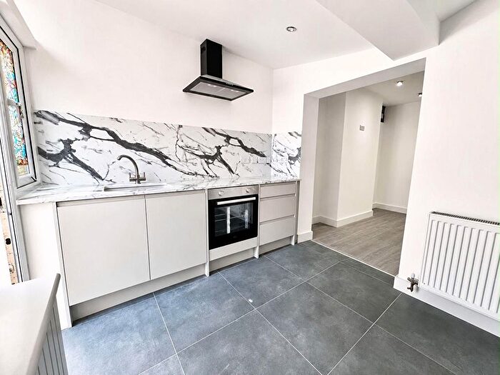 2 Bedroom Terraced House To Rent In Swindon Centre, Swindon, SN1