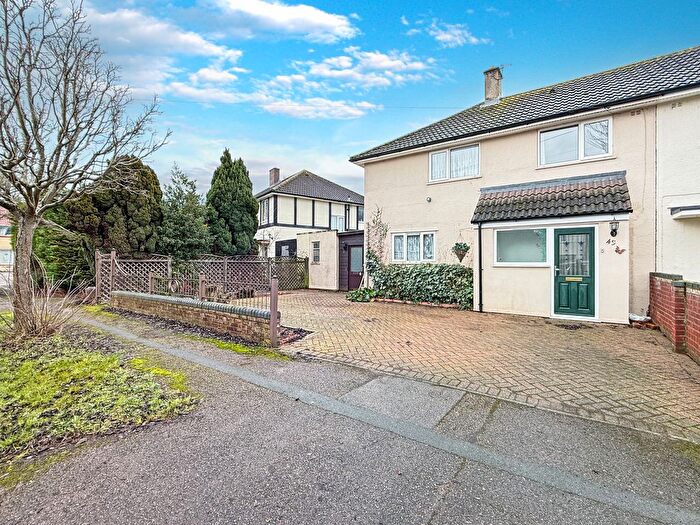 3 Bedroom Semi-Detached House For Sale In Egerton Close, Cambridge, CB5