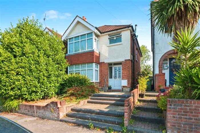 3 Bedroom Semi-Detached House To Rent In Norfolk Road, SO15