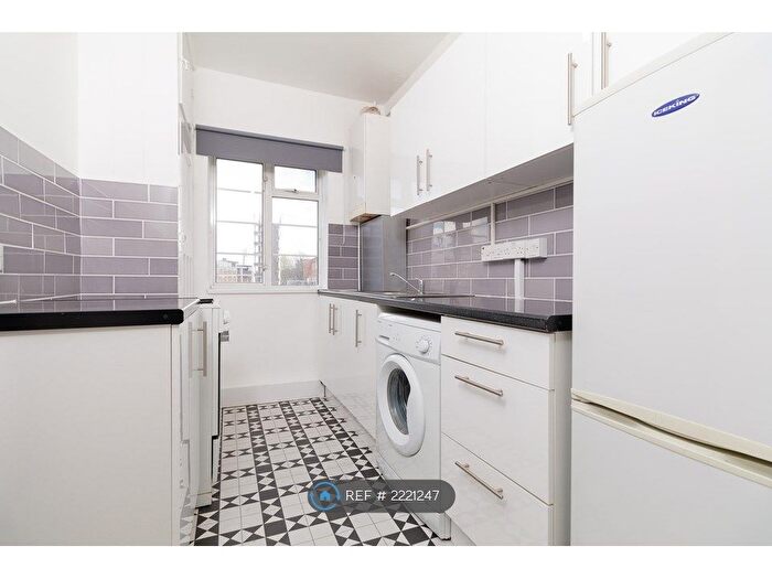 2 Bedroom Flat To Rent In Dover Court, London, SE10