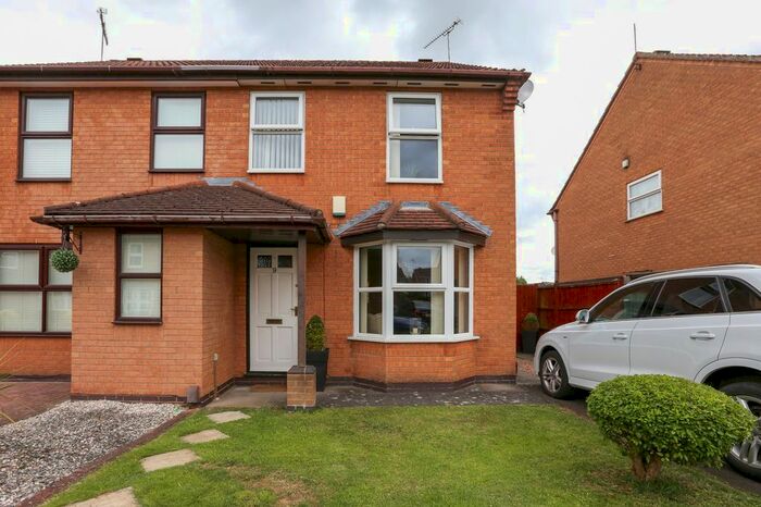 3 Bedroom Semi-Detached House To Rent In Juniper Close, Leicester, LE3