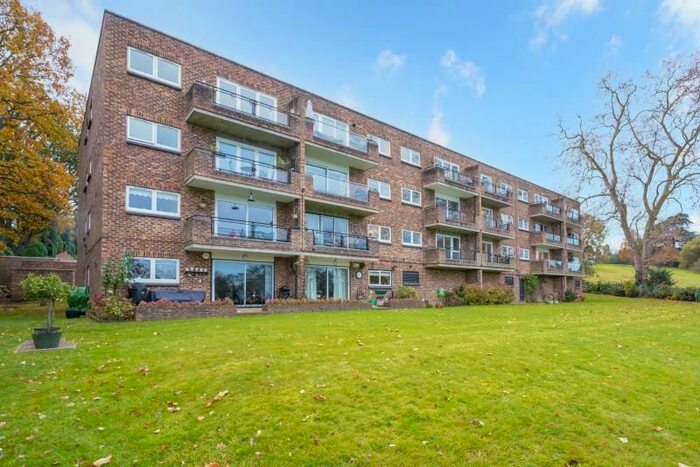 2 Bedroom Flat To Rent In Farington Acres, Vale Road, Weybridge, Surrey, KT13