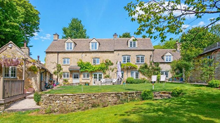 5 Bedroom Detached House For Sale In Shipton Road, Fulbrook, OX18