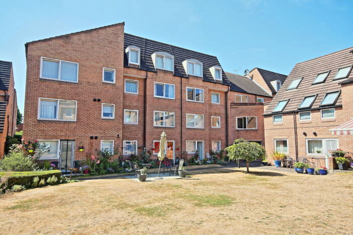 1 Bedroom Flat To Rent In Mount Hermon Road, Woking, GU22