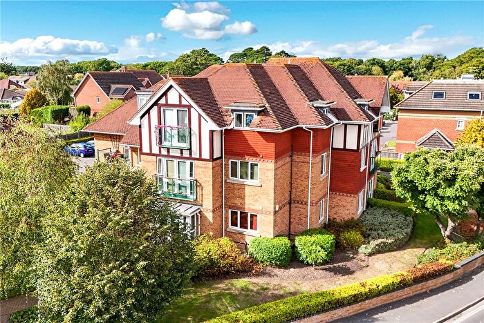 2 Bedroom Flat For Sale In Fernhill Lane, New Milton, Hampshire, BH25